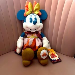 Minnie Mouse Main Attraction Thunder Mountain